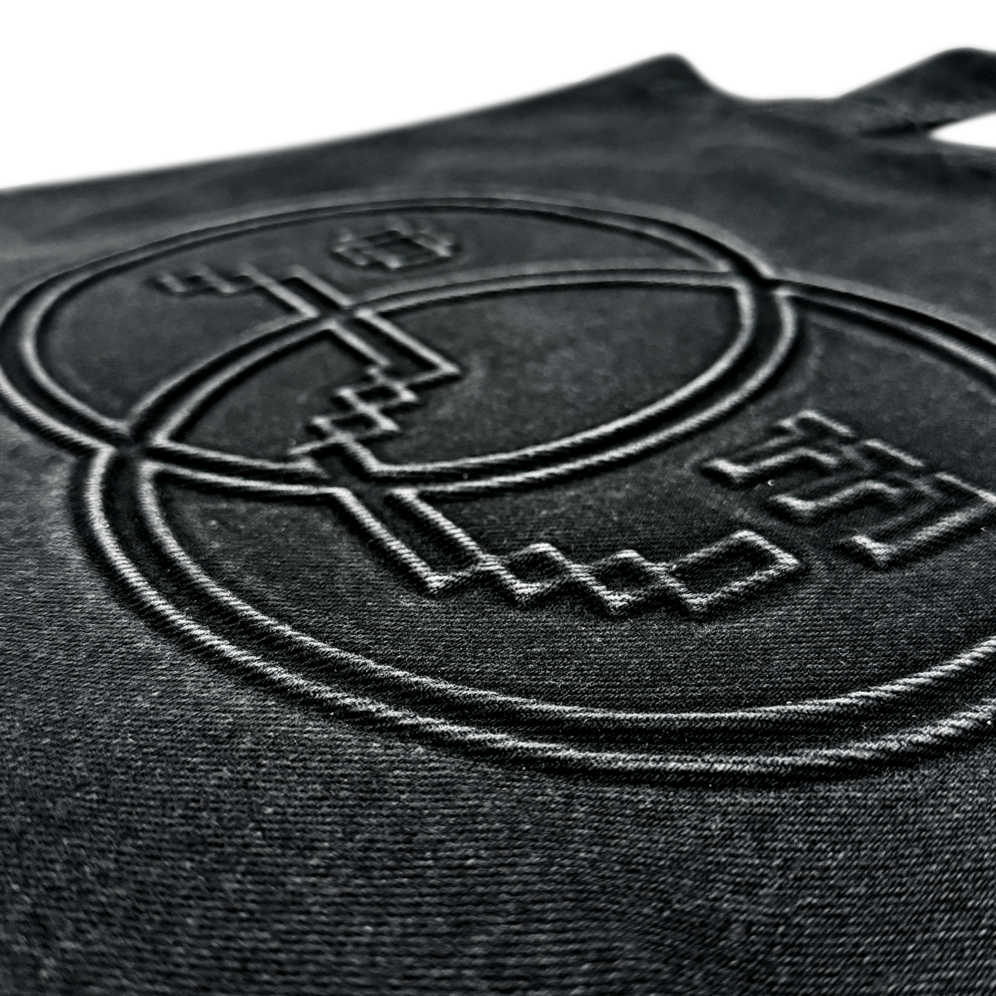 EMBOSSED LOGO TOTE : BLACK DENIM