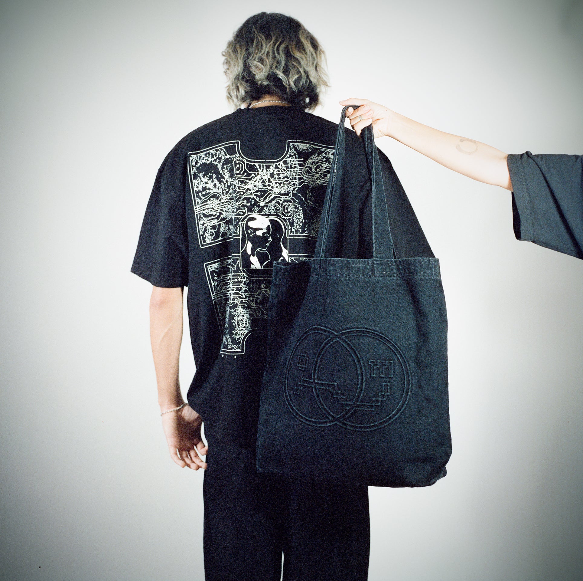 EMBOSSED LOGO TOTE : BLACK DENIM – OVERMIND